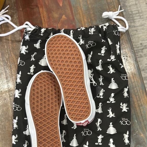 Vans X Disney custom 100th shoes - Picture 4 of 16